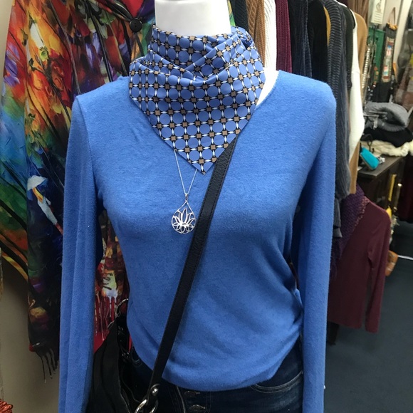 Tops - Picture 2 of 3